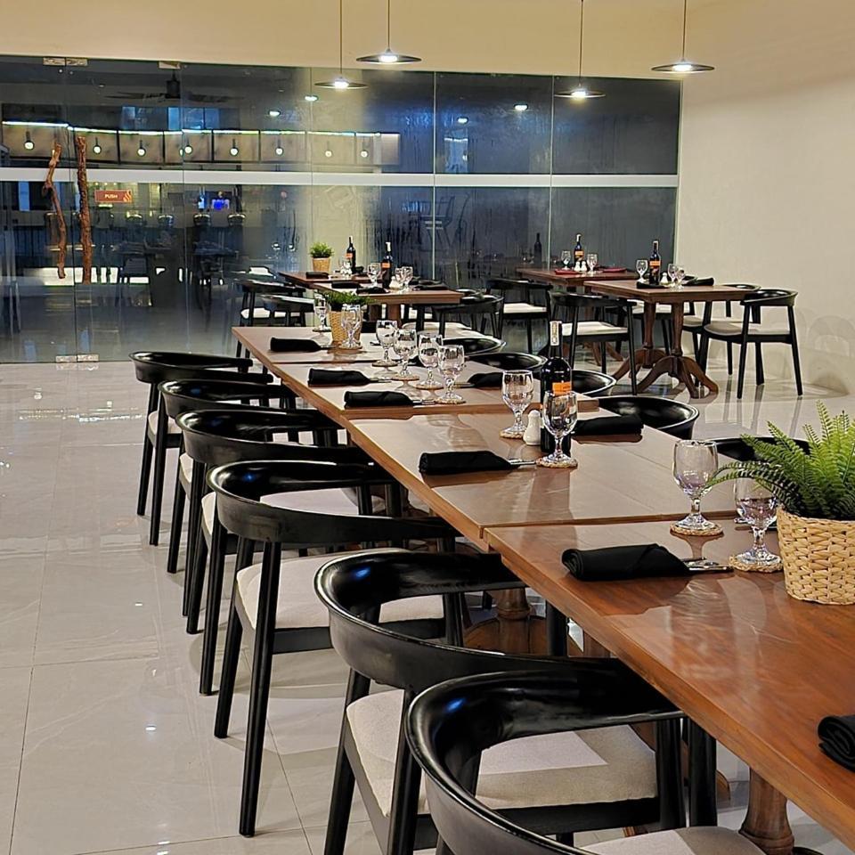 Elijah Hotel Dasmarinas Buitenkant foto