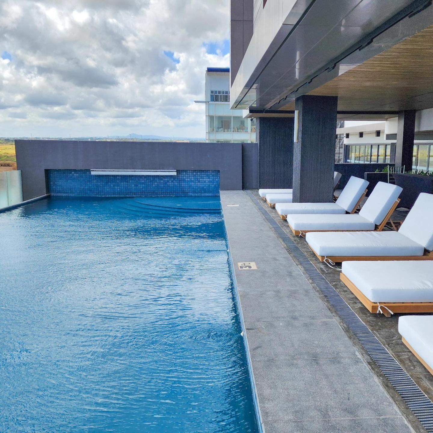 Elijah Hotel Dasmarinas Buitenkant foto