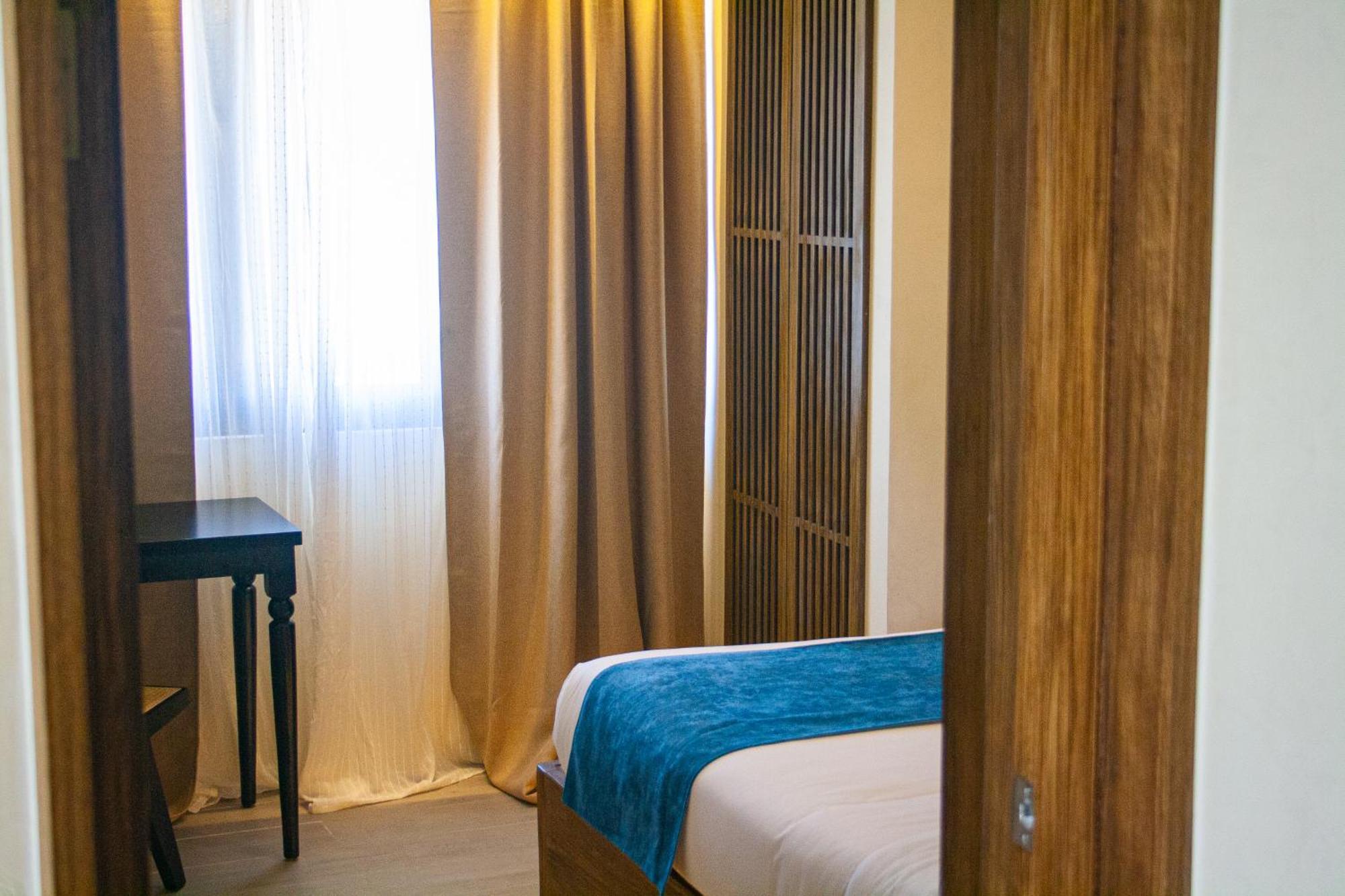 Elijah Hotel Dasmarinas Buitenkant foto