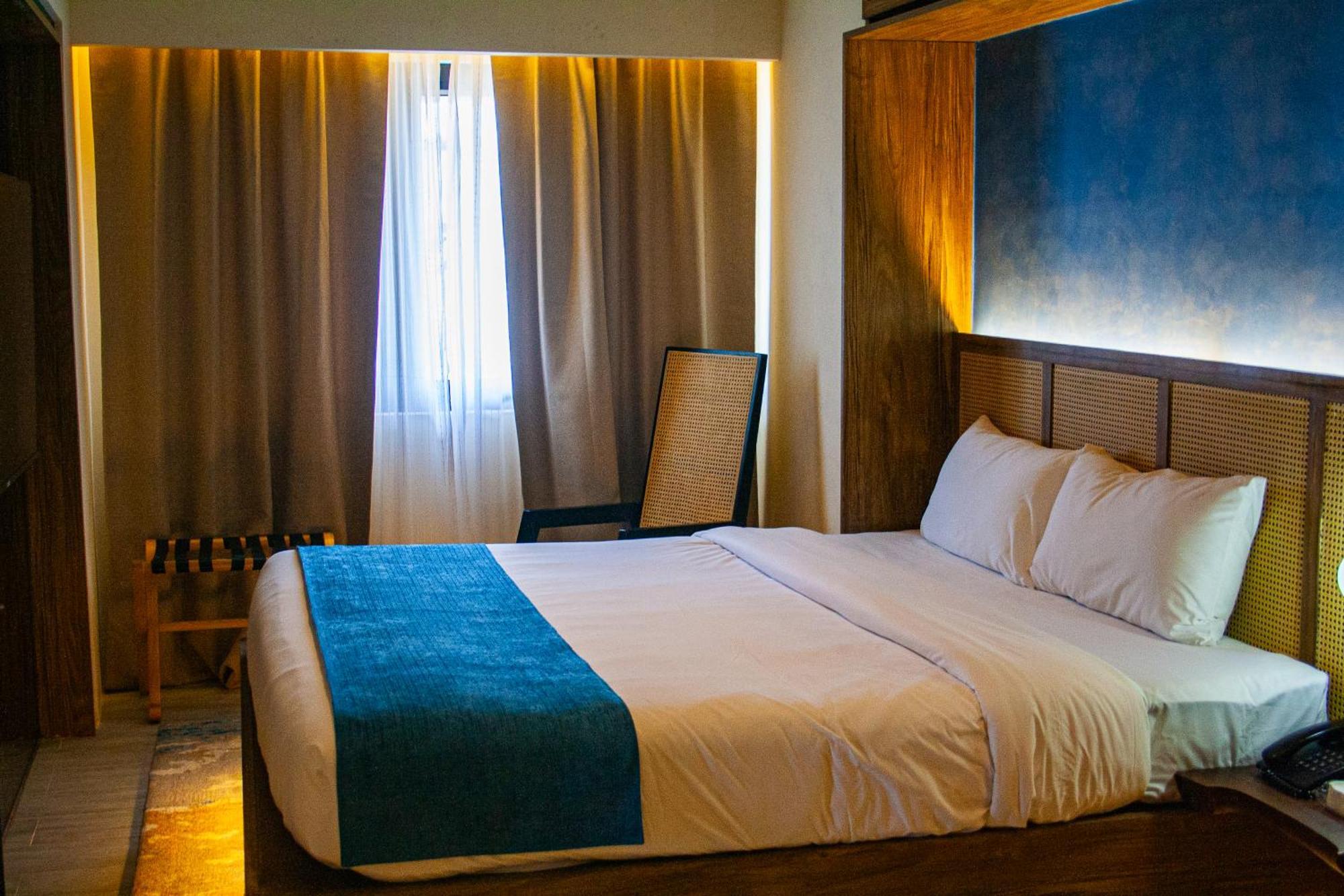 Elijah Hotel Dasmarinas Buitenkant foto