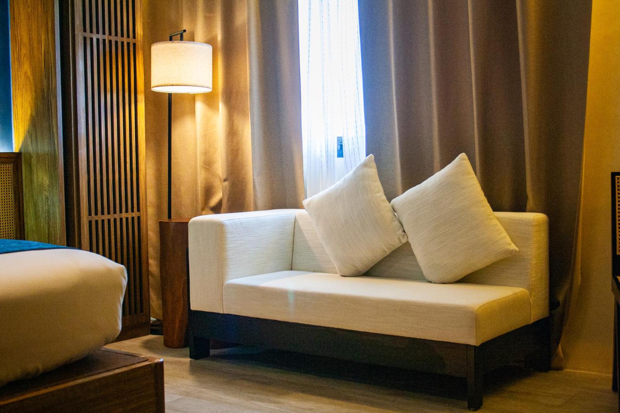 Elijah Hotel Dasmarinas Buitenkant foto
