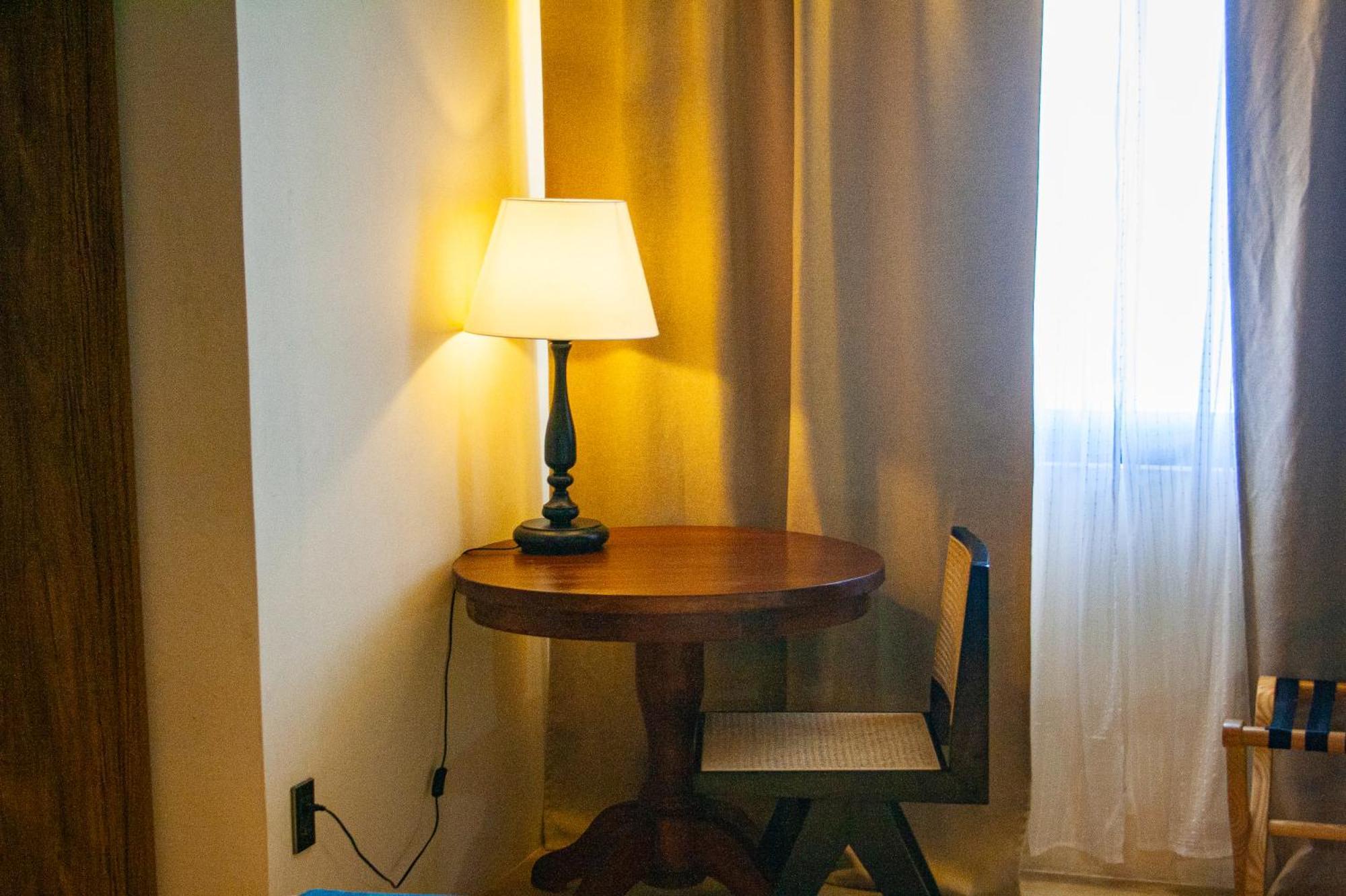 Elijah Hotel Dasmarinas Buitenkant foto